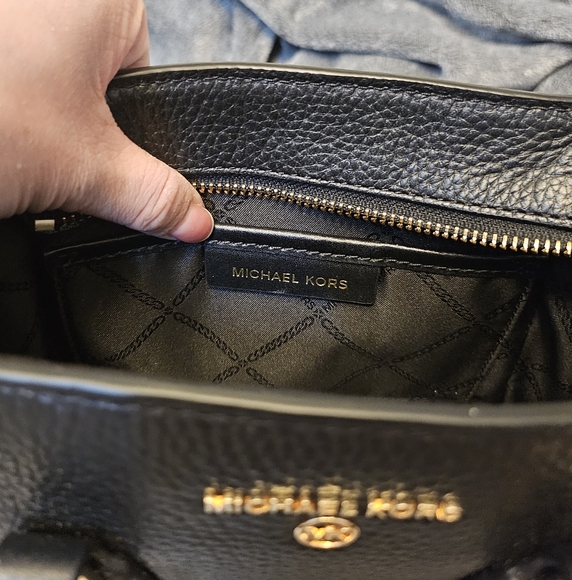 Small Pebbled Michael Kors Black Satchel - Picture 6 of 12